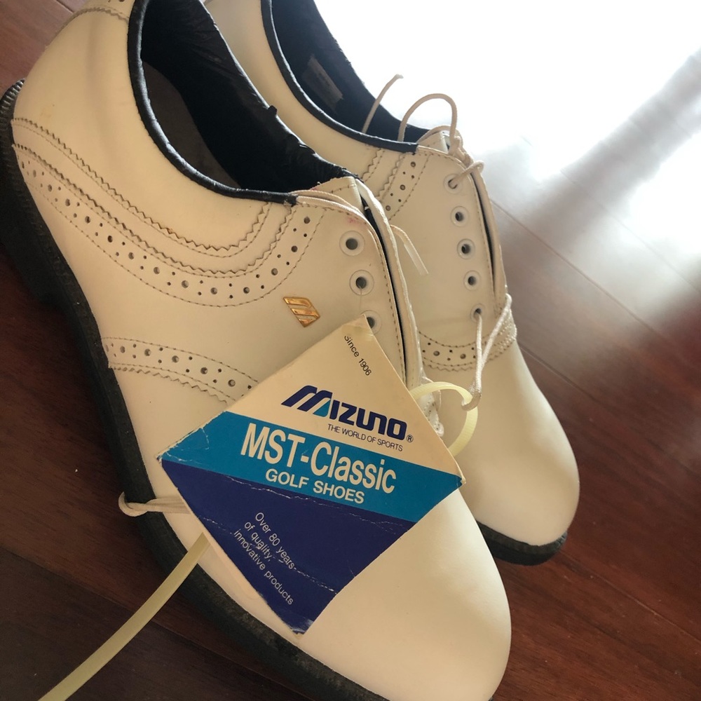 BRAND NEW mizuno golf shoes